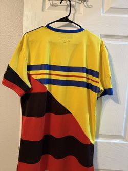 AI  It's a men's Vie Riche Paris soccer jersey with the number 18.