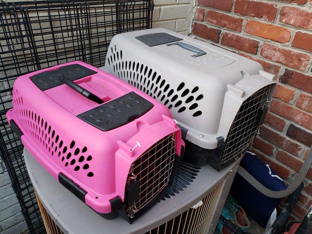 Pink dog crate 20 dollars