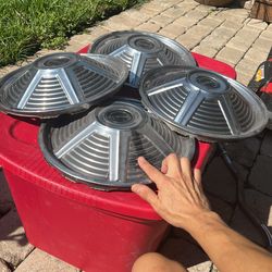 1965 Mustang Hubcaps