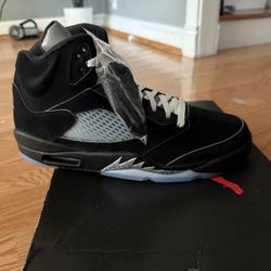 Jordan 5 (d/s) Retro Black Metallic Reimagined 