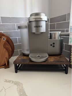 Keurig coffee machine with stand organizer