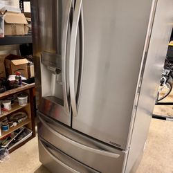 LG Refrigerator 28 cu. ft.