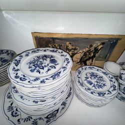 Blue Danuba 100+ Piece China Set