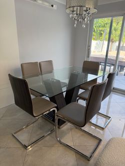 Modern dinning table