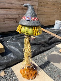 Halloween candy basket witch
