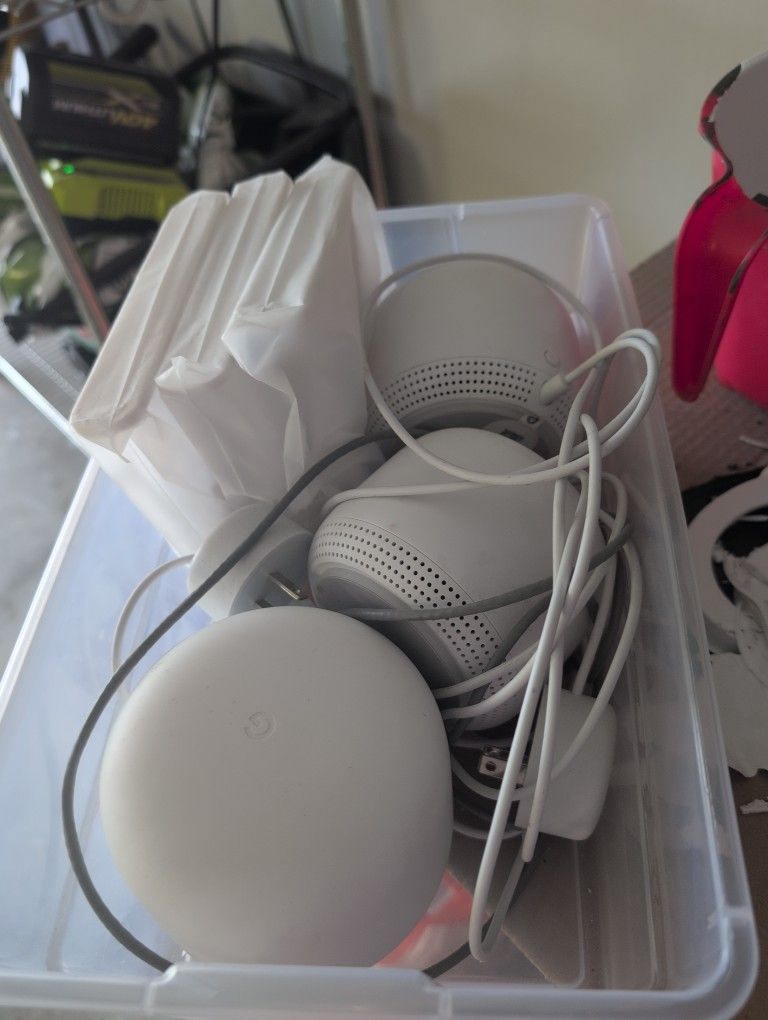 Google Nest (3) System With Wall Mounts