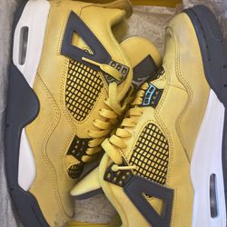 Jordan 4 Lightnings 