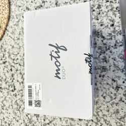 Motif Medical - Nuevo y mejorado Duo - Extractor de leche eléctrico doble portátil, fácil de bombear, ideal para madres de viaje, blanco