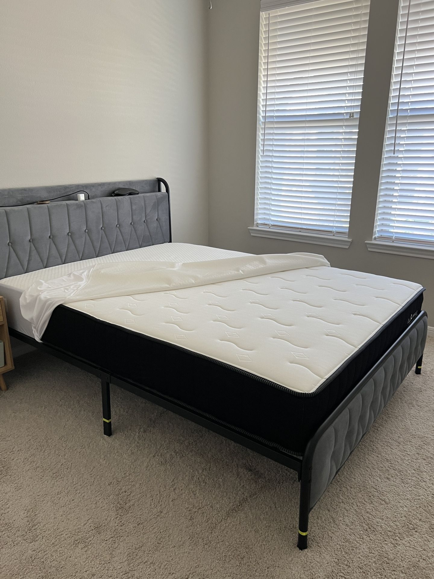 Like NEW-Allswell 10" Hybrid Queen Mattress w/ cooling gel memory foam