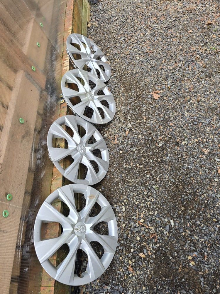 Hubcap 2016 Toyota Corolla