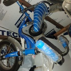 Schwinn Lil Stingray Tricycle Brand New 