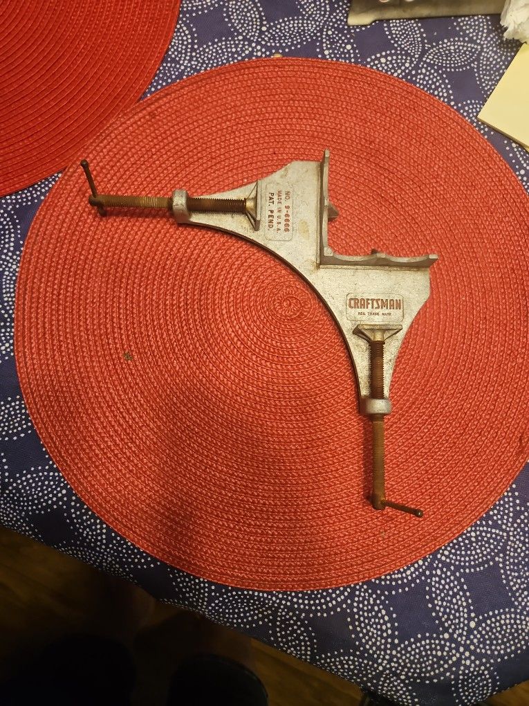 Craftsman Corner Clamp