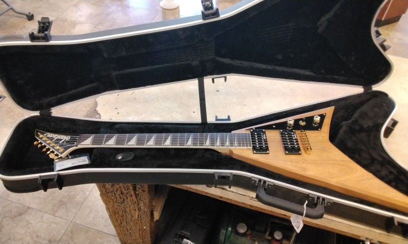 Jackson Randy Rhoads V ($275)