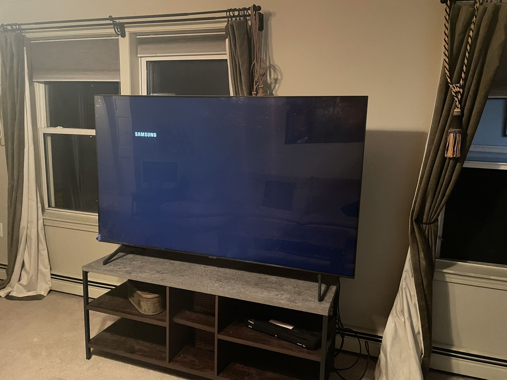 70” Samsung Tv 