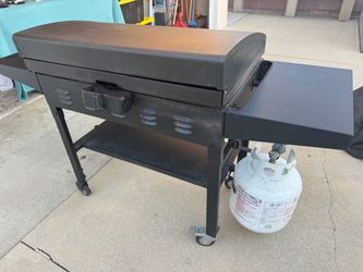 Blackstone Flat Top Propane Griddle with Stand