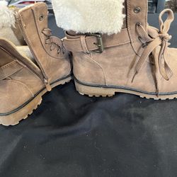 Women Boots Size 9