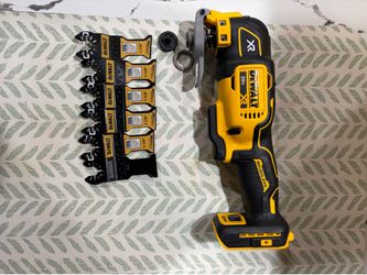 DeWalt DCS356 XR 20V Brushless Oscillating Multi-Tool with 6 blades and universal blade adapter