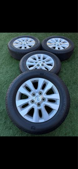 Toyota tundra wheels and tires like new