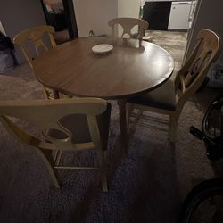 Dining room Table And 4 Chairs