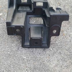 5C6 807 393 A Jetta Rear Left Bumper Mount Bracket 2011-2014