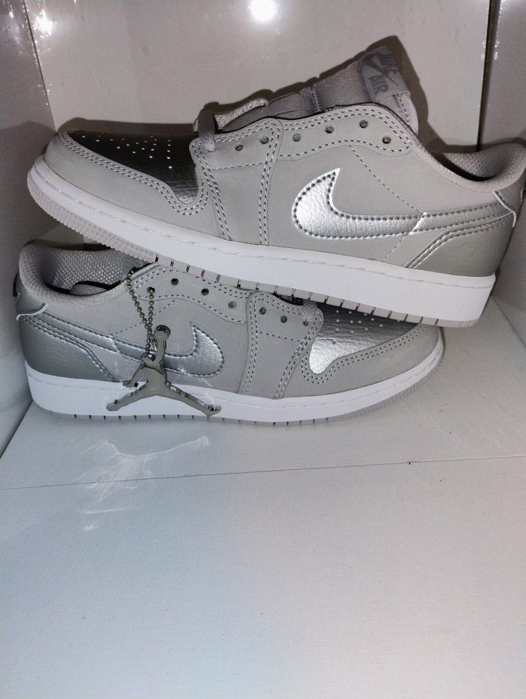 Jordan 1 Low Sz 4y