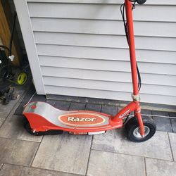 Razor Scooter E300