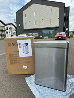 Brand new iTouchless 13 Gallon / 50 Liter automatic sensor trash can