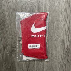 New Supreme x Nike Neck Warmer - Red