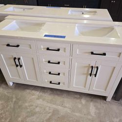 Brand New Bathroom Vanity in white 60”, double sink soft close solid wood