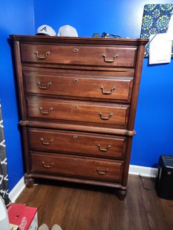 5 drawer dresser.