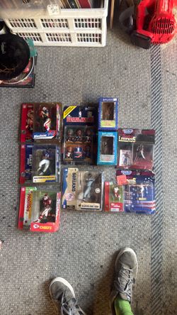 Sports figures never opened 10$ each