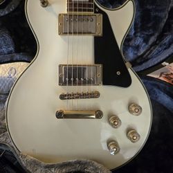 Epiphone Les Paul custom electric guitar six string white with binding double humbucker by Gibson
