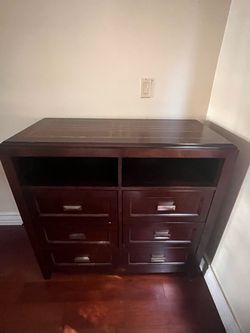 Chest of drawers