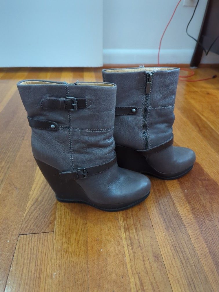 Wedge Boots - Make An Offer -4 Inches Heel, Light Brown Color,Side Zipper , Great Shoes For Everyday And Dress Up