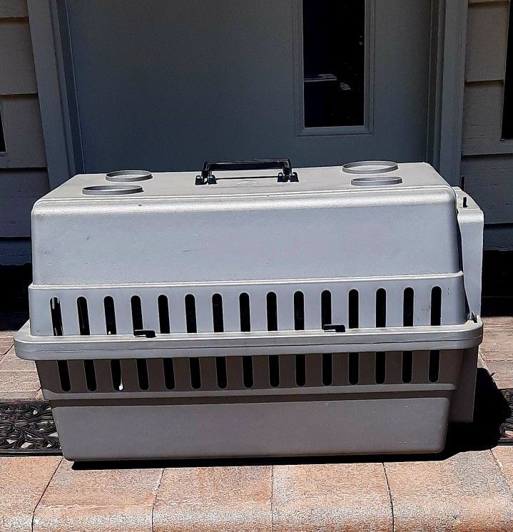 Animal Carrier/Pet Kennel