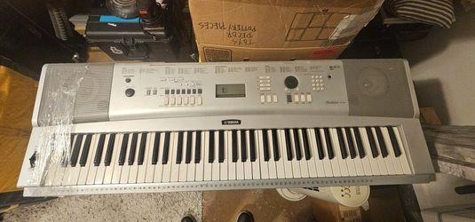 Yamaha  Portable Grand DGX220