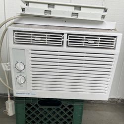 Emerson Window AC Unit 5,000 BTU  – Small Room / Bedroom