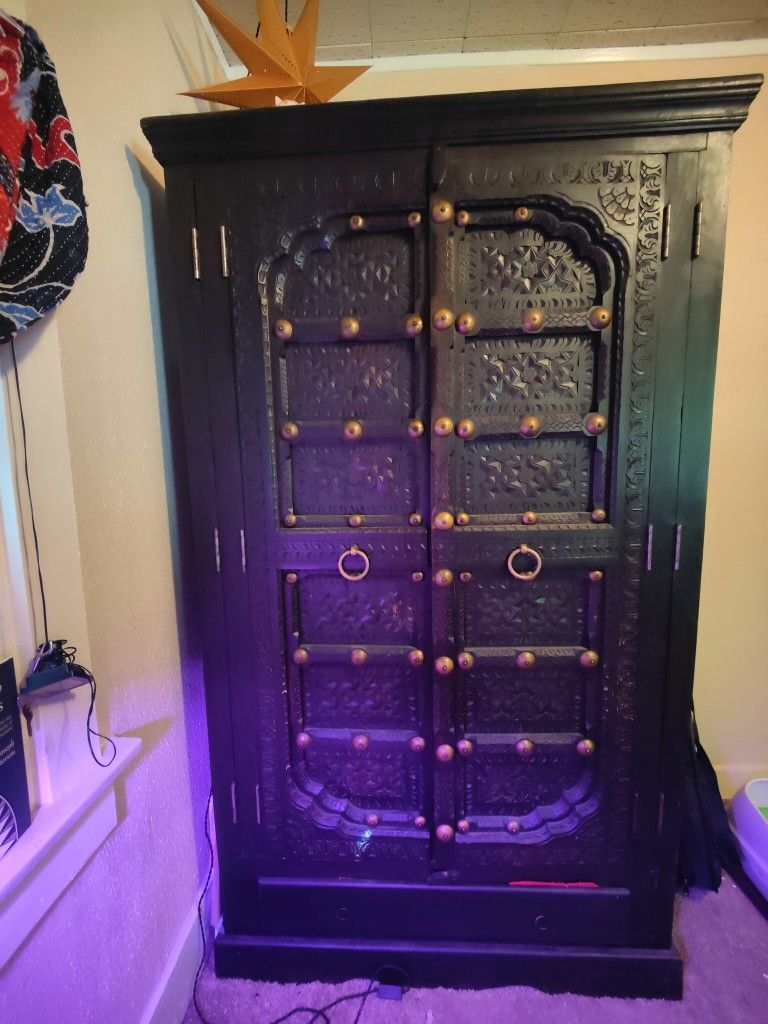 Vintage solid wood Engraved Cabinet
