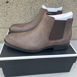 Madden Men's Maxxin Mid Height Chelsea Boot in brown nubuck, size 8.5.   New 