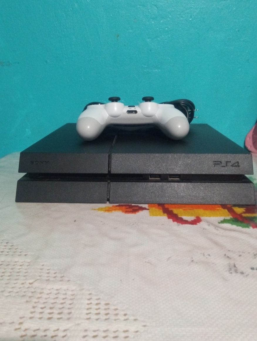 Play Station 4 With Controller