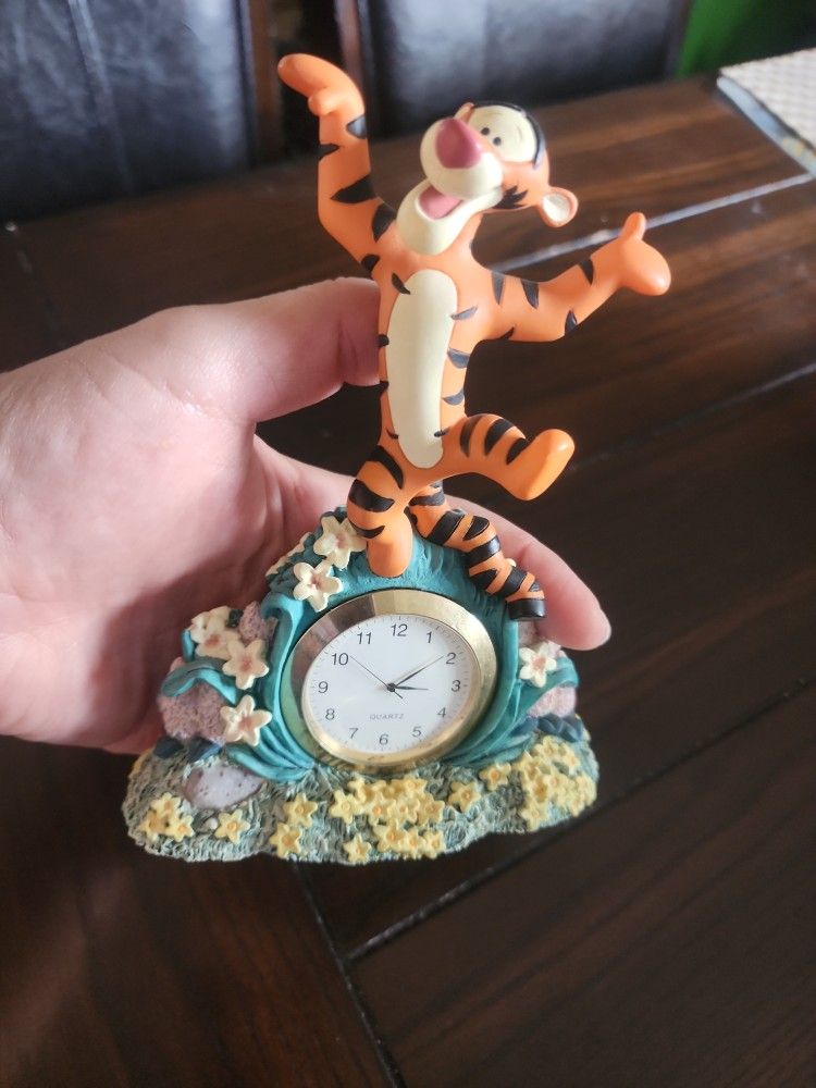 VINTAGE DISNEY TIGGER FIGURINE CLOCK