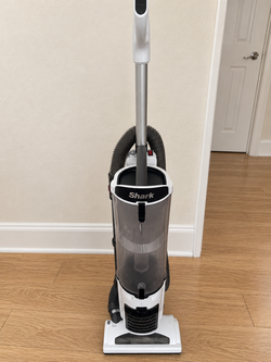Shark Navigator NV141 Upright Vacuum Cleaner – Works Great!