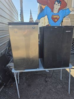 Mini fridge