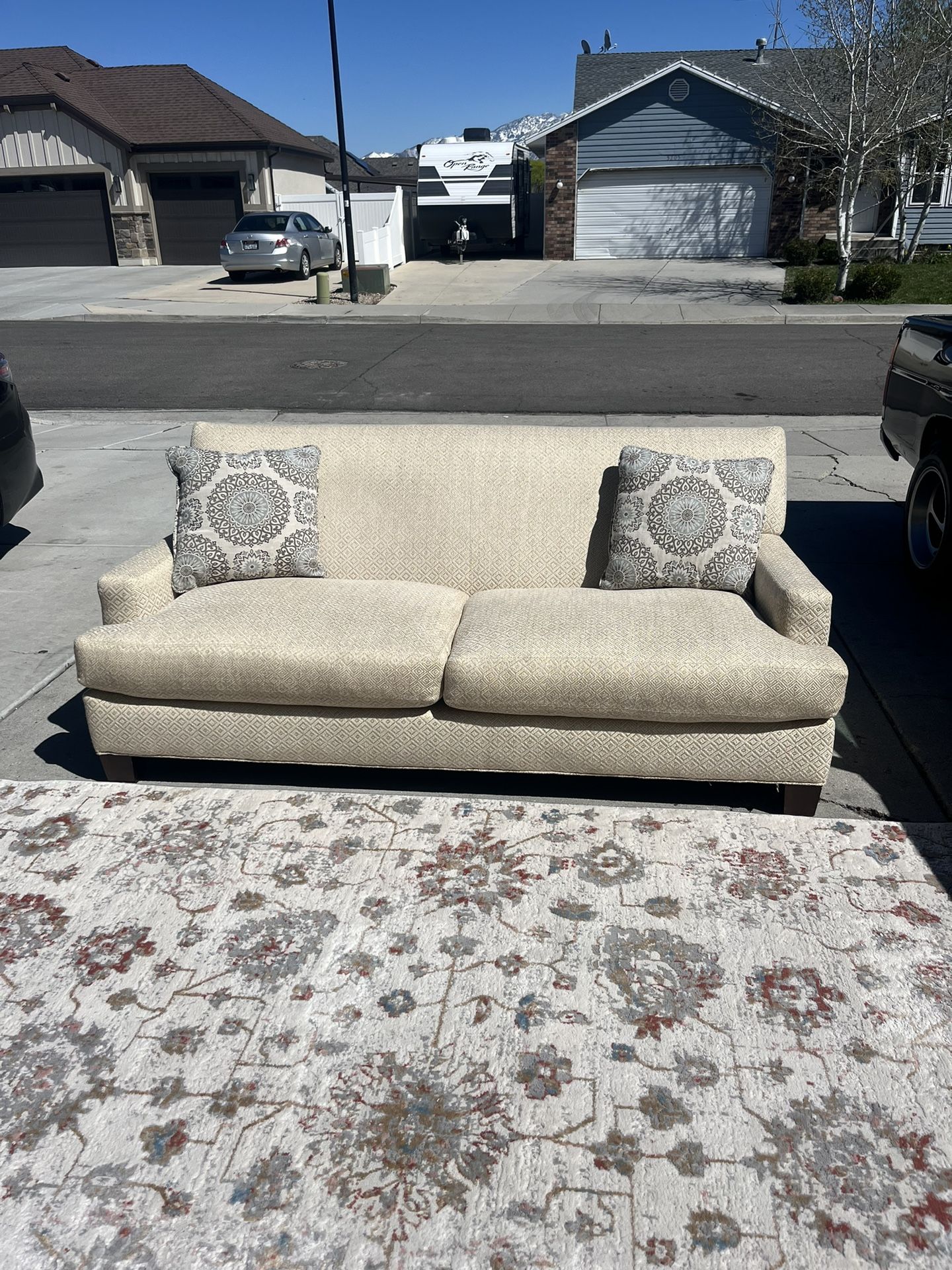 Moder Loveseat Cream Gold Color 