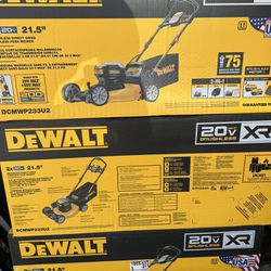 DEWALT 20V MAX Electric Push Lawn Mower + 2 Batteries & Charger