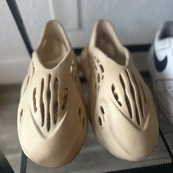 Street style: Foam Runners Shoes (9-10)