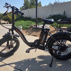 New Emoji Electric Bike. Only 3 Miles!!
