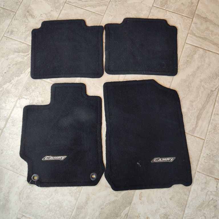2013 Toyota Camry Floor mats