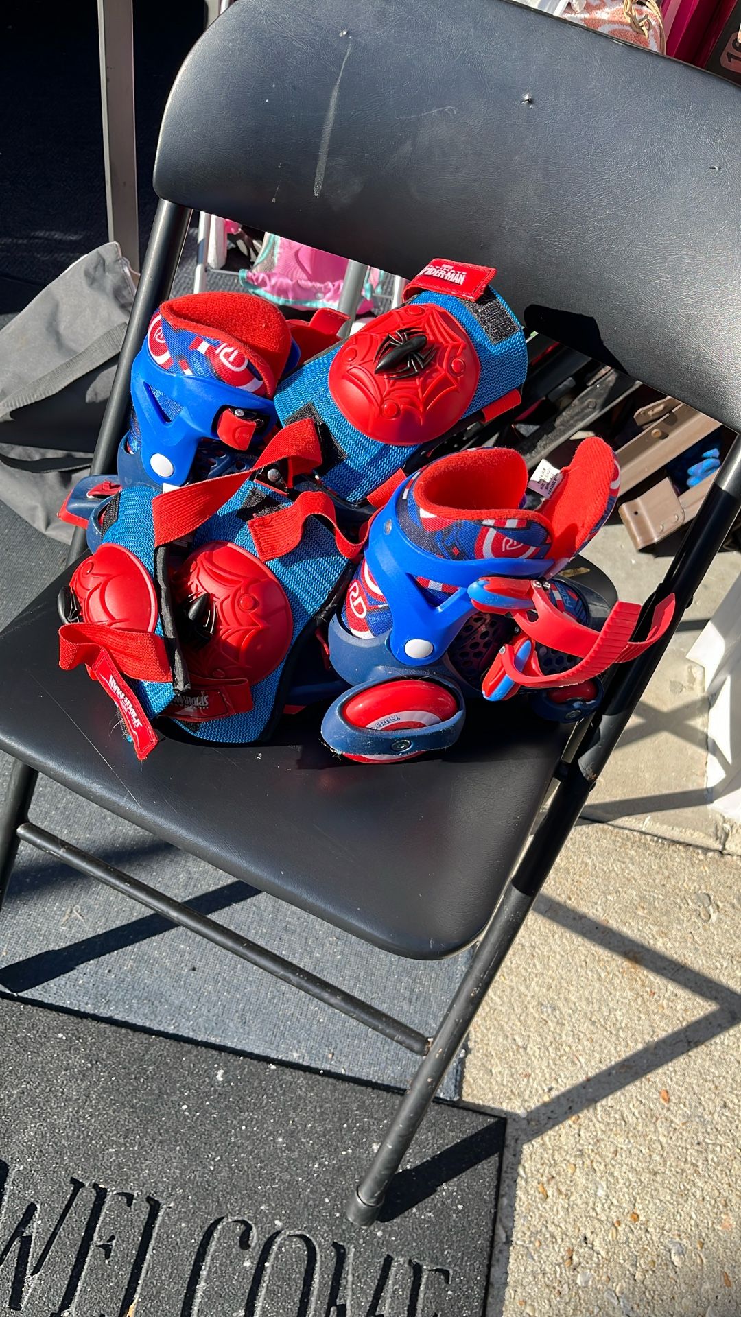 Roller Skates Adjust From 11 To Size 2 With Knee Pads