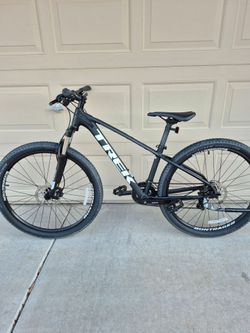 TREK MARLIN 5 MOUNTAIN BIKE (SMALL FRAME)